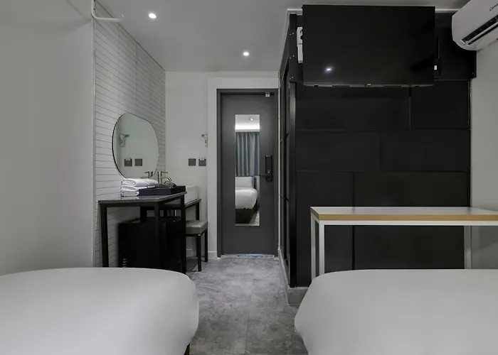 Eight Rest Myeongdong Hostel *