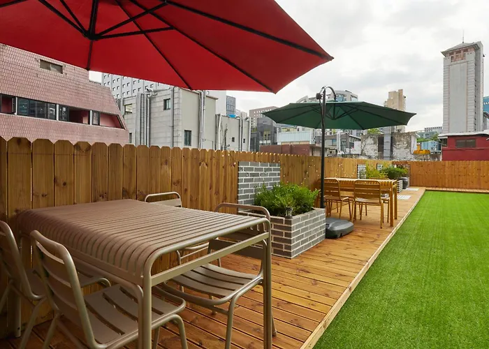 Eight Rest Myeongdong Hostel *