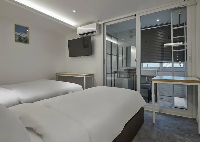 Hostel Eight Rest Myeongdong *