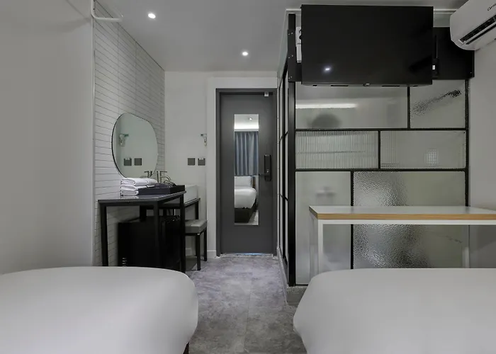 Eight Rest Myeongdong Hostel *